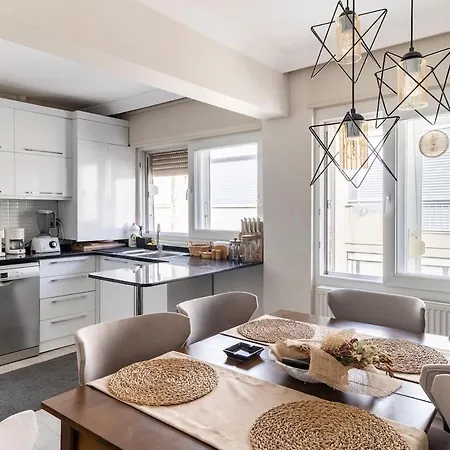 Comfortable, Peaceful In Goeztepe Apartment