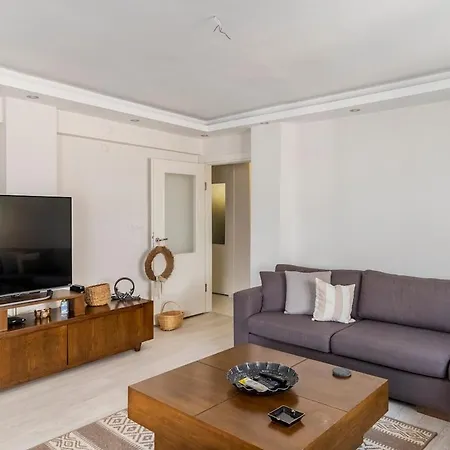 Comfortable, Peaceful In Goeztepe * איזמיר